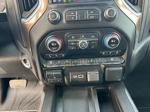 Used 2022 Chevrolet Silverado 2500 High Country image 33