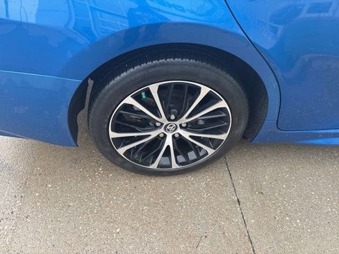 Used 2018 Toyota Camry SE w/ Audio Package FWD image 9