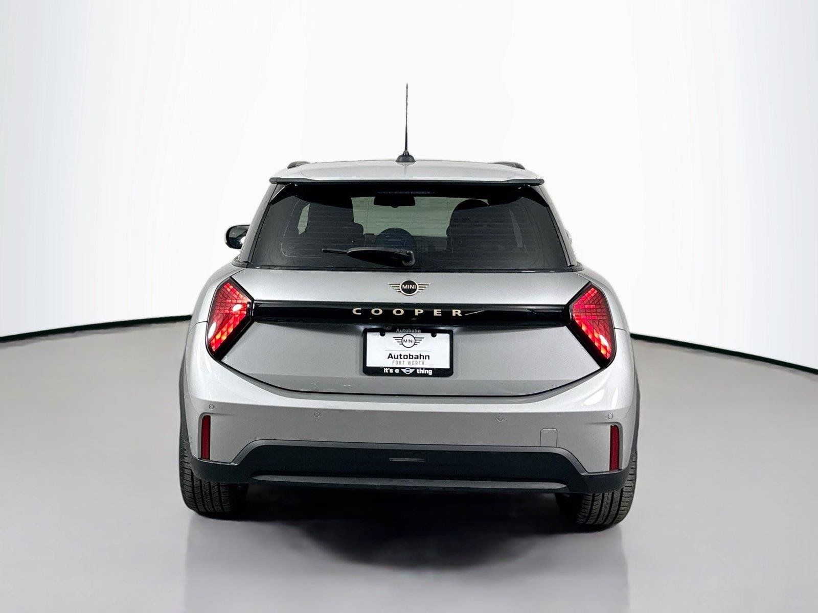 Used 2025 MINI Cooper 2-Door Hardtop FWD image 5