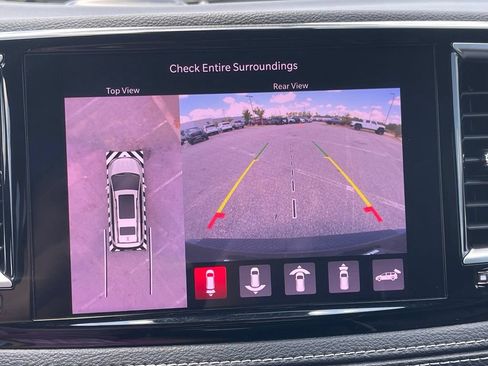 Used 2022 Chrysler Pacifica Limited w/ Uconnect Theater Family Group FWD image 5