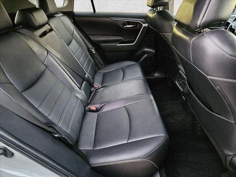 Used 2022 Toyota RAV4 XLE Premium image 19