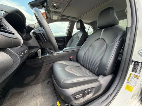 Used 2024 Toyota Camry SE image 5