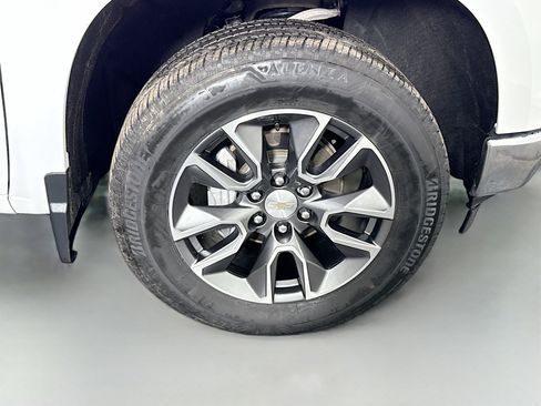 Used 2024 Chevrolet Silverado 1500 LT AWD/4WD image 31