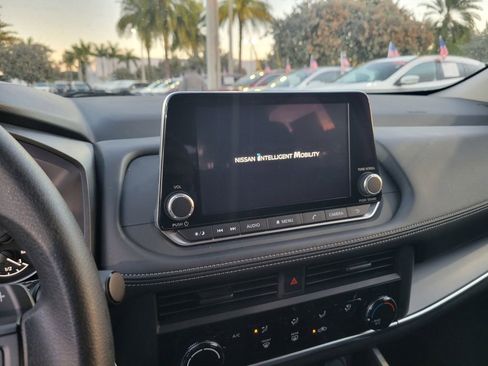 Certified 2025 Nissan Rogue S image 21