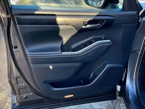 Certified 2021 Toyota Highlander XLE image 21