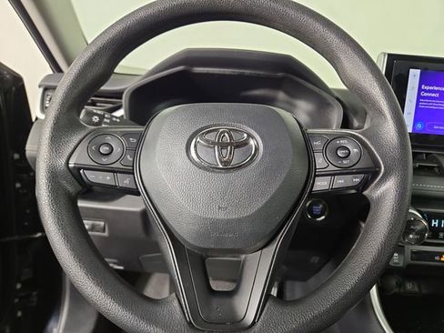 Used 2025 Toyota RAV4 XLE AWD/4WD image 22