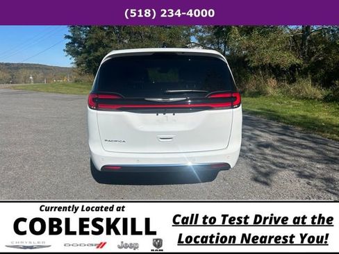 New 2026 Chrysler Pacifica Select image 5