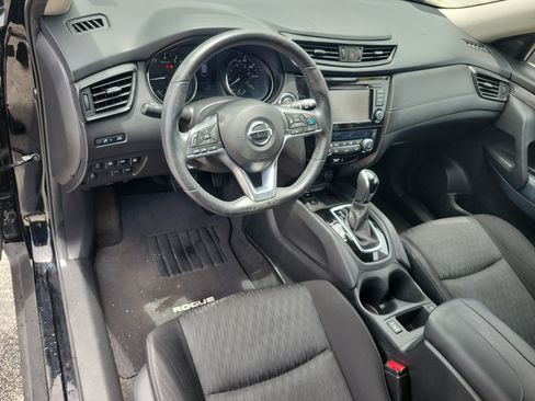 Used 2019 Nissan Rogue SV w/ Premium Package FWD image 14