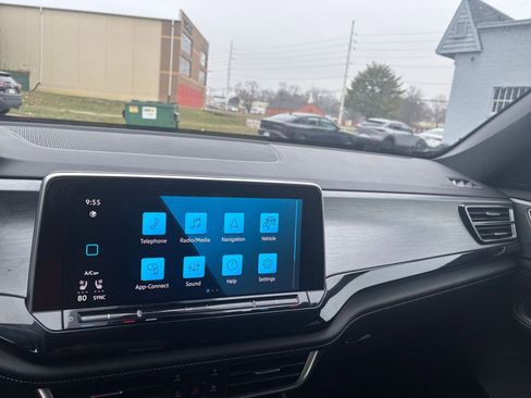 Used 2025 Volkswagen Atlas Cross Sport SE image 33