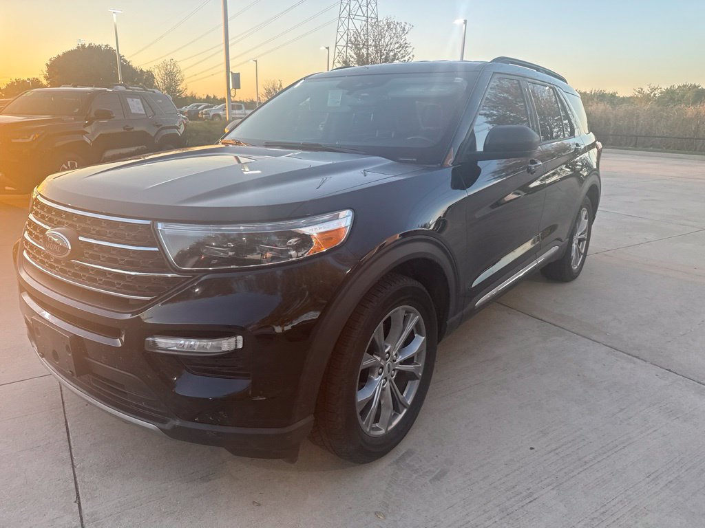 Used 2022 Ford Explorer XLT w/ Equipment Group 202A RWD image 3