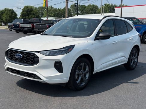 Used 2023 Ford Escape ST-Line w/ Tech Pack #1 AWD/4WD image 4