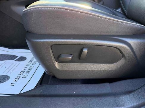 Used 2023 Buick Envision Essence image 12