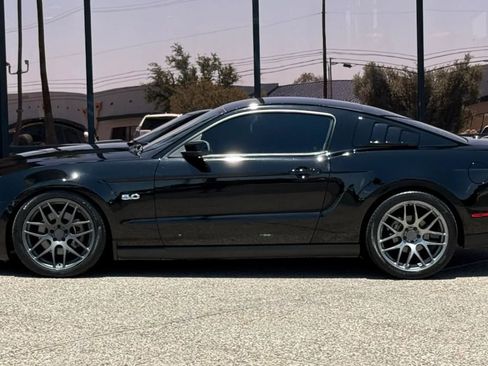 Used 2012 Ford Mustang GT RWD image 4