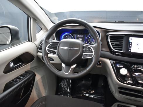 Used 2023 Chrysler Voyager LX FWD image 13