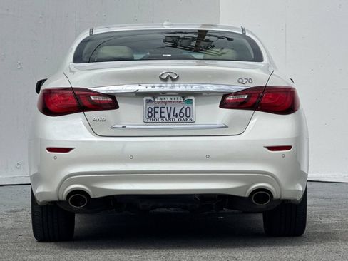 Used 2017 INFINITI Q70 3.7 w/ Technology Package AWD/4WD image 4