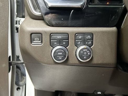 Certified 2022 GMC Sierra 1500 SLT w/ SLT Convenience Package image 18