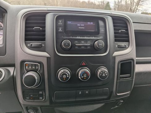 Used 2017 RAM 1500 Express AWD/4WD image 10