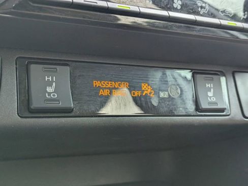 Used 2019 Toyota RAV4 XLE FWD image 24