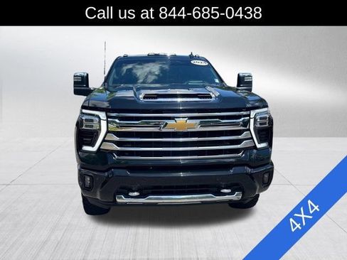 Used 2024 Chevrolet Silverado 2500 High Country w/ High Country Premium Package AWD/4WD image 2