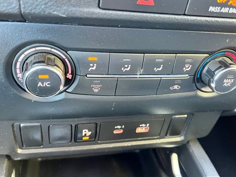 Used 2022 Nissan Frontier SV w/ Graphics Package image 29