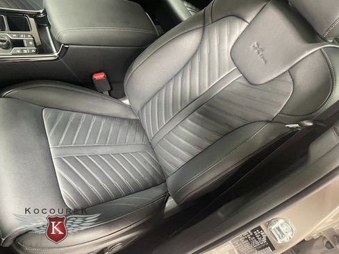 Used 2025 Kia Sorento SX Prestige image 13