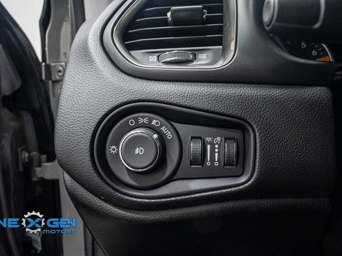 Used 2022 Jeep Renegade Latitude w/ Convenience Group image 13