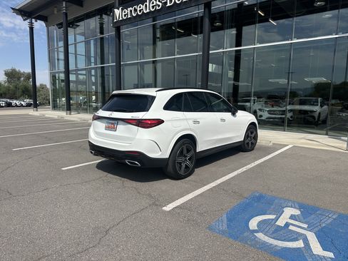 Used 2024 Mercedes-Benz GLC 300 4MATIC image 2