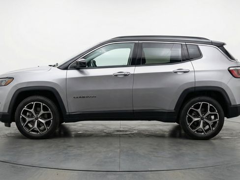 Used 2025 Jeep Compass Limited image 5
