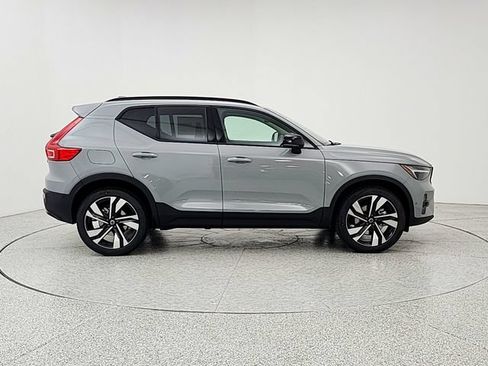 New 2026 Volvo XC40 B5 Plus w/ Climate Package AWD/4WD image 4