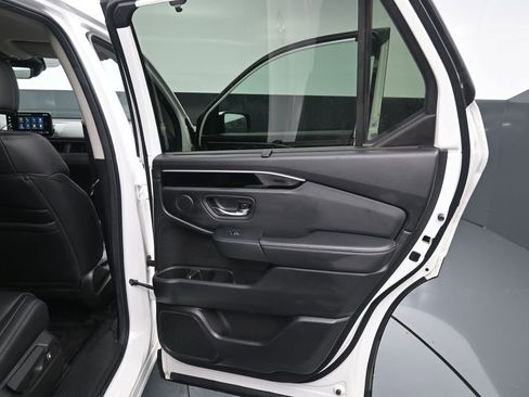 Used 2025 Honda Pilot EX-L image 14