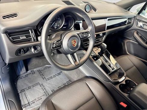 Certified 2026 Porsche Macan AWD/4WD image 4