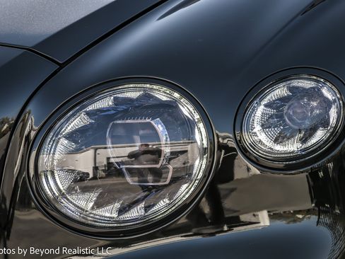 Used 2024 Bentley Flying Spur W12 image 11