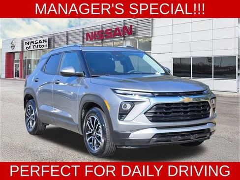 Used 2025 Chevrolet TrailBlazer LT FWD image 1