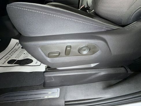 Used 2023 GMC Sierra 1500 SLE image 14