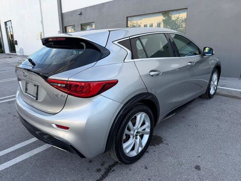 Used 2017 INFINITI QX30 FWD image 7