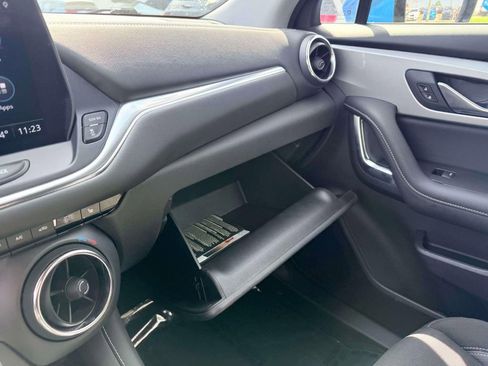 Used 2025 Chevrolet Blazer LT FWD image 25