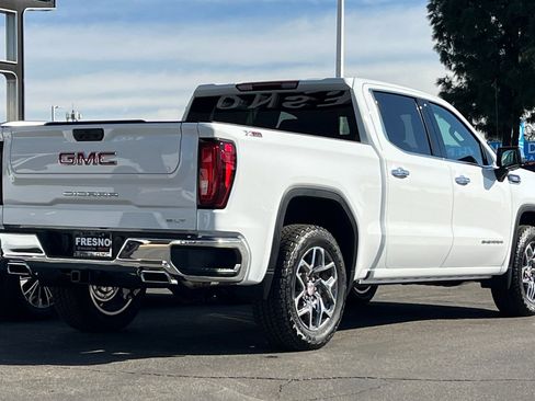 New 2026 GMC Sierra 1500 SLT image 5