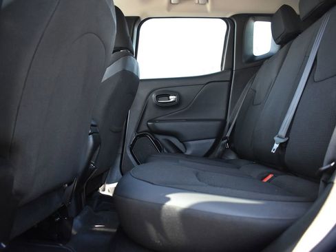 Used 2018 Jeep Renegade Altitude FWD image 8