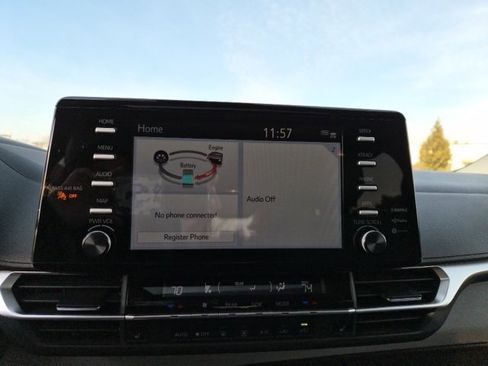 Used 2023 Toyota Sienna XLE image 22