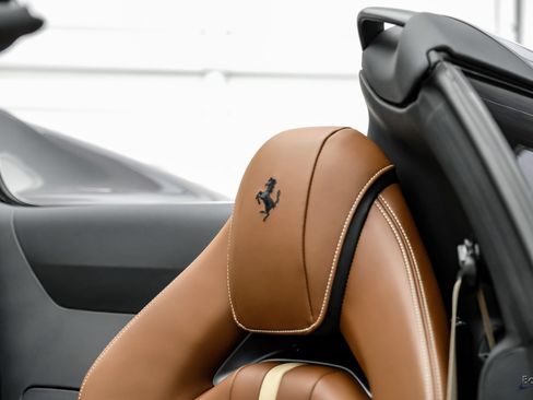 Used 2022 Ferrari 812 GTS RWD image 50