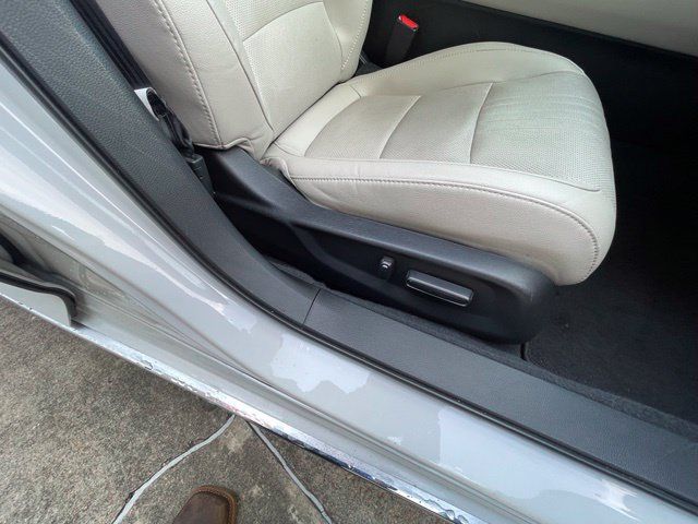 Used 2020 Honda Accord Touring image 16