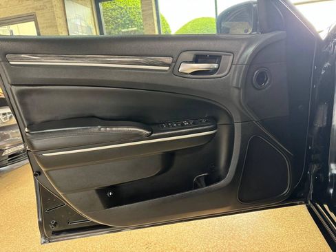 Used 2022 Chrysler 300 Touring RWD image 17