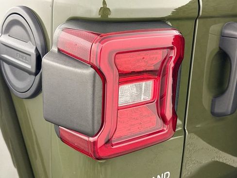 Used 2021 Jeep Wrangler Unlimited Rubicon AWD/4WD image 25