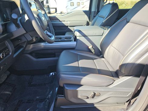 New 2026 Ford F250 Lariat w/ Black Appearance Package image 15