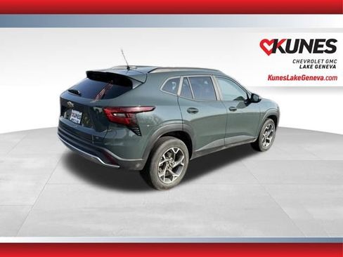 Used 2025 Chevrolet Trax LT FWD image 5