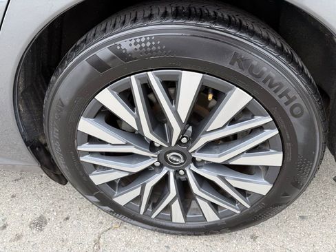 Used 2024 Nissan Altima 2.5 SV image 13