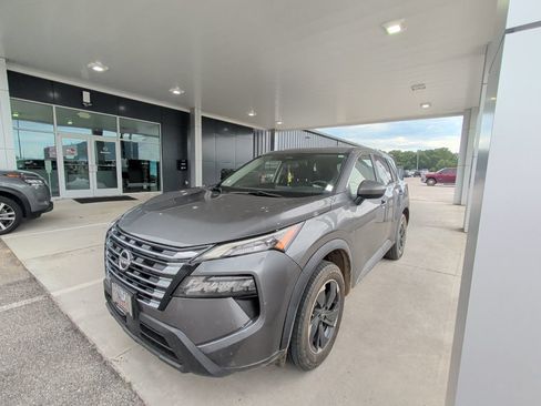 Used 2024 Nissan Rogue SV AWD/4WD image 1