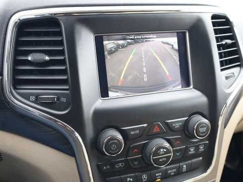 Used 2019 Jeep Grand Cherokee Laredo image 21