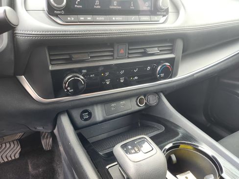Used 2024 Nissan Rogue S FWD image 25