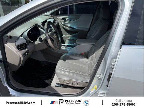 Used 2017 Chevrolet Malibu LT FWD image 12